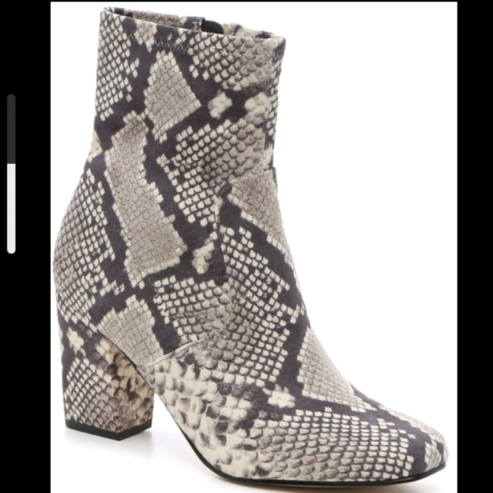 Steve Madden Evana bootie- snakeskin size 7